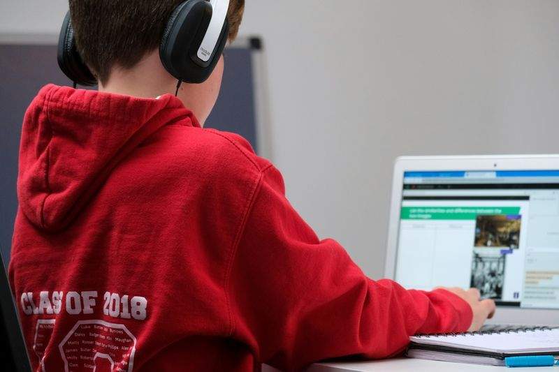 Derfor er trygg voksenkontakt viktig i skoleløpet